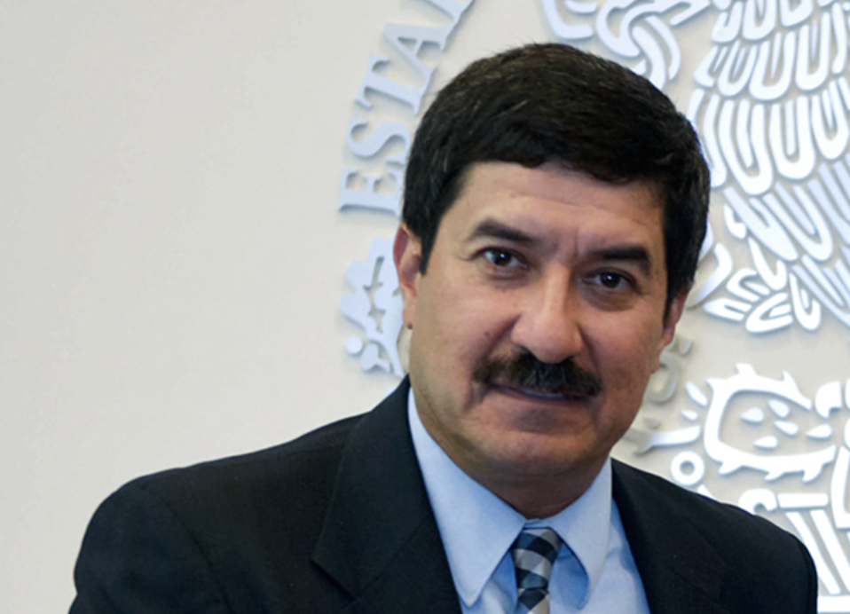 El exgobernador Javier Corral tiene impedimento para salir de México por proceso judicial