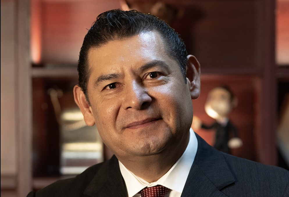 Armenta propone concesionar el Cablebús en Puebla