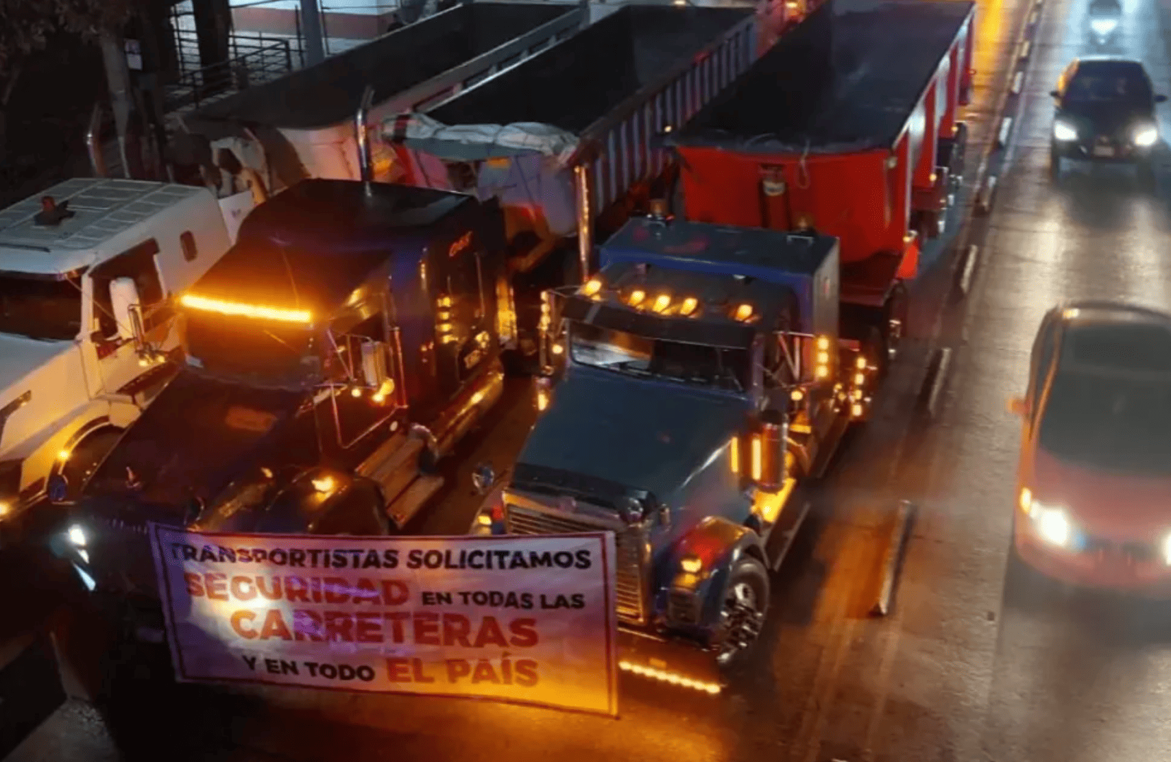 Bloqueos dejan afectaciones en 17 estados; Segob reporta 29 cierres carreteros y trastornos a servicios 