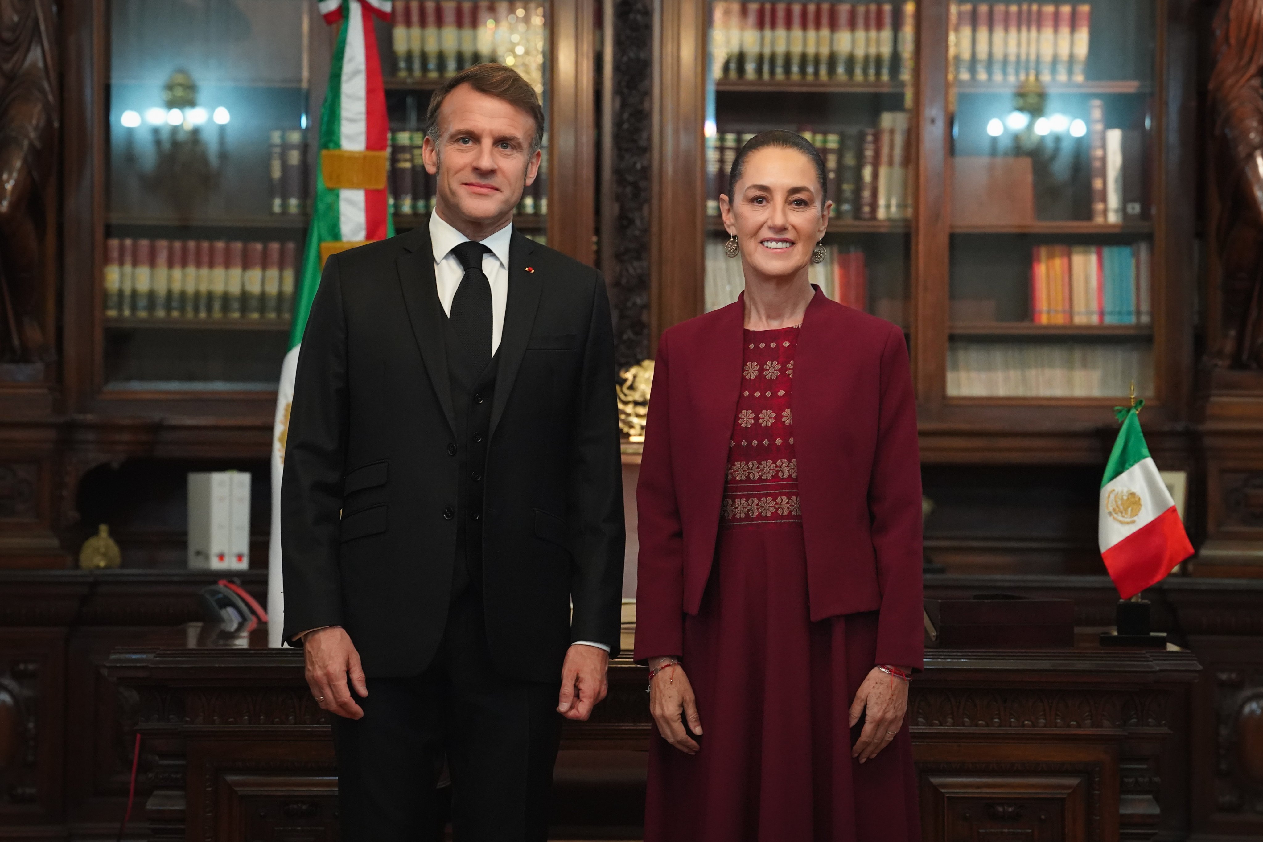 Claudia Sheinbaum recibe a Emmanuel Macron en Palacio Nacional