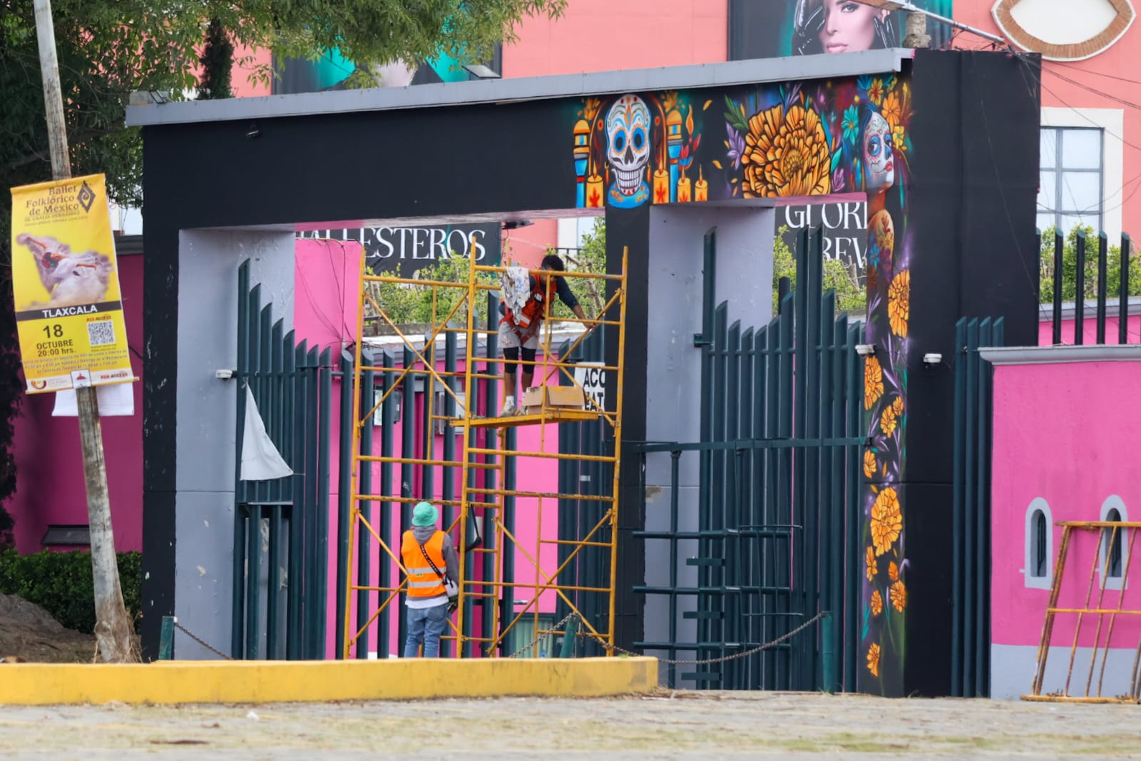 Joven acude disfrazado a la Feria de Tlaxcala y lo detienen por portar armas de juguete 