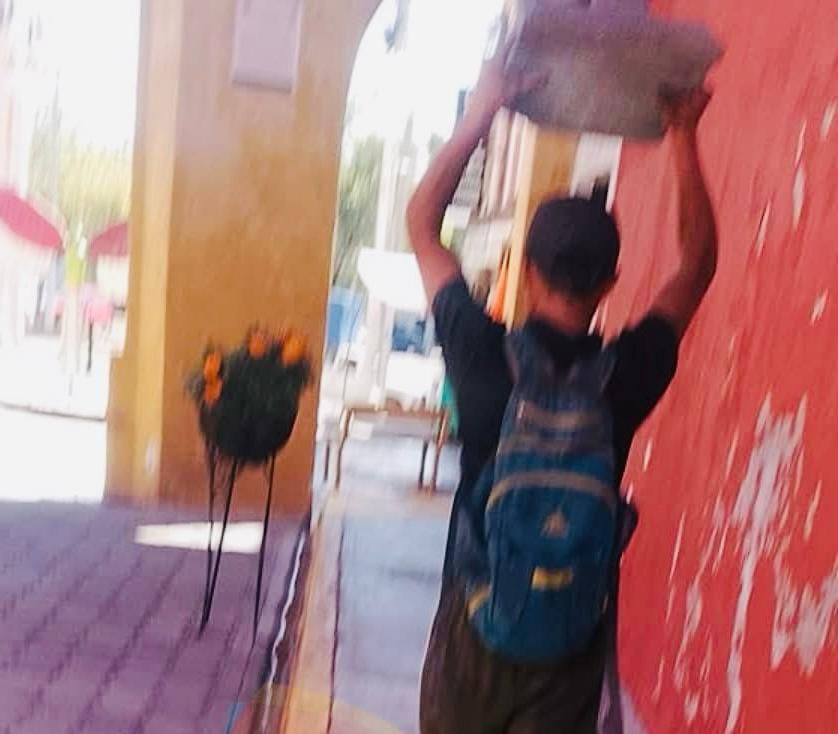 Detienen al Pípila de Atlixco que intentó robar el  metate de una catrina gigante 