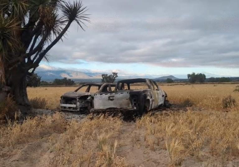 Hallan dos camionetas calcinadas en los límites de Palmar y Quecholac 