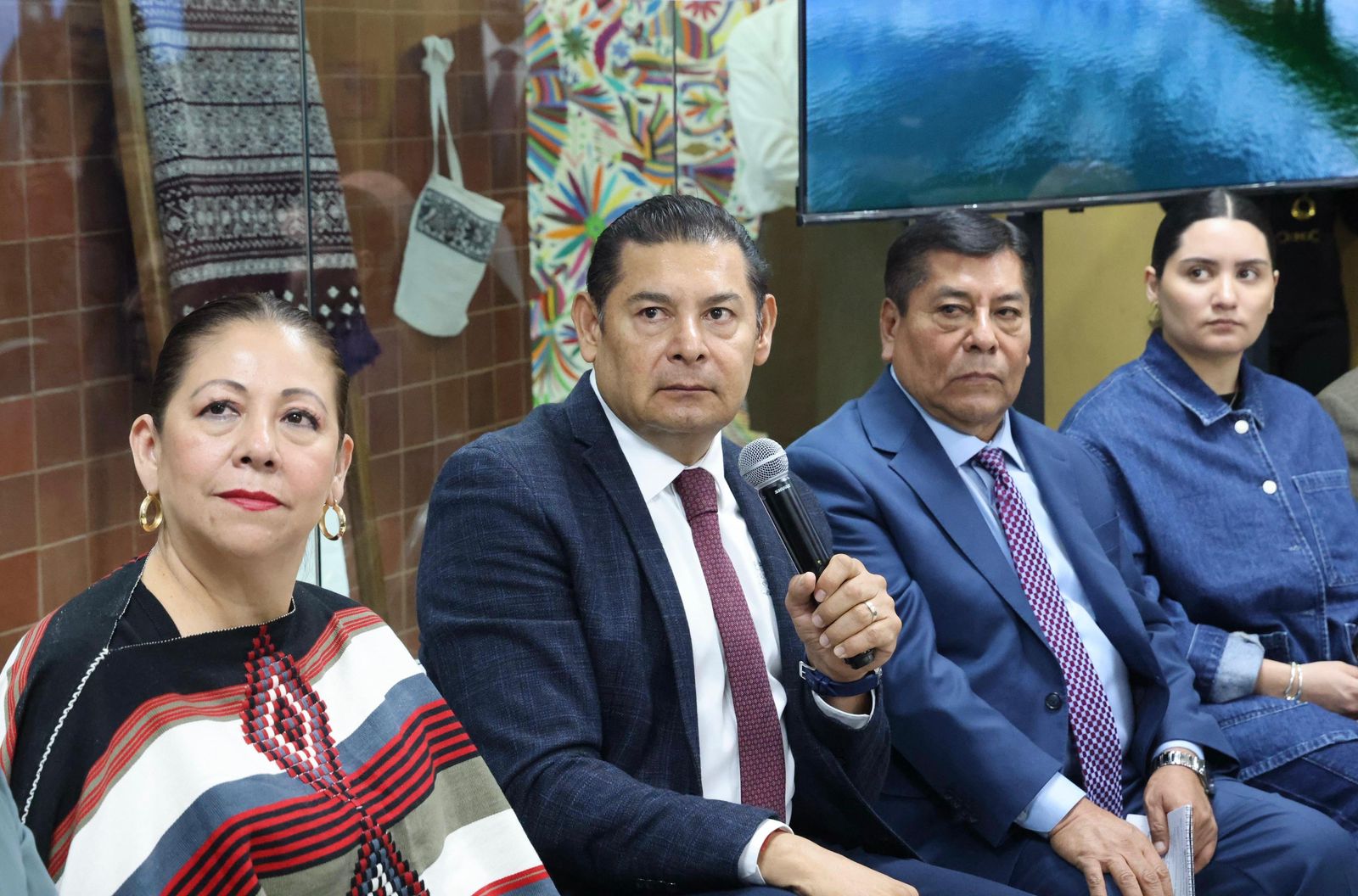 En la Sierra Norte, liberados 80 tramos carreteros; se rehabilitan 3 puentes estratégicos