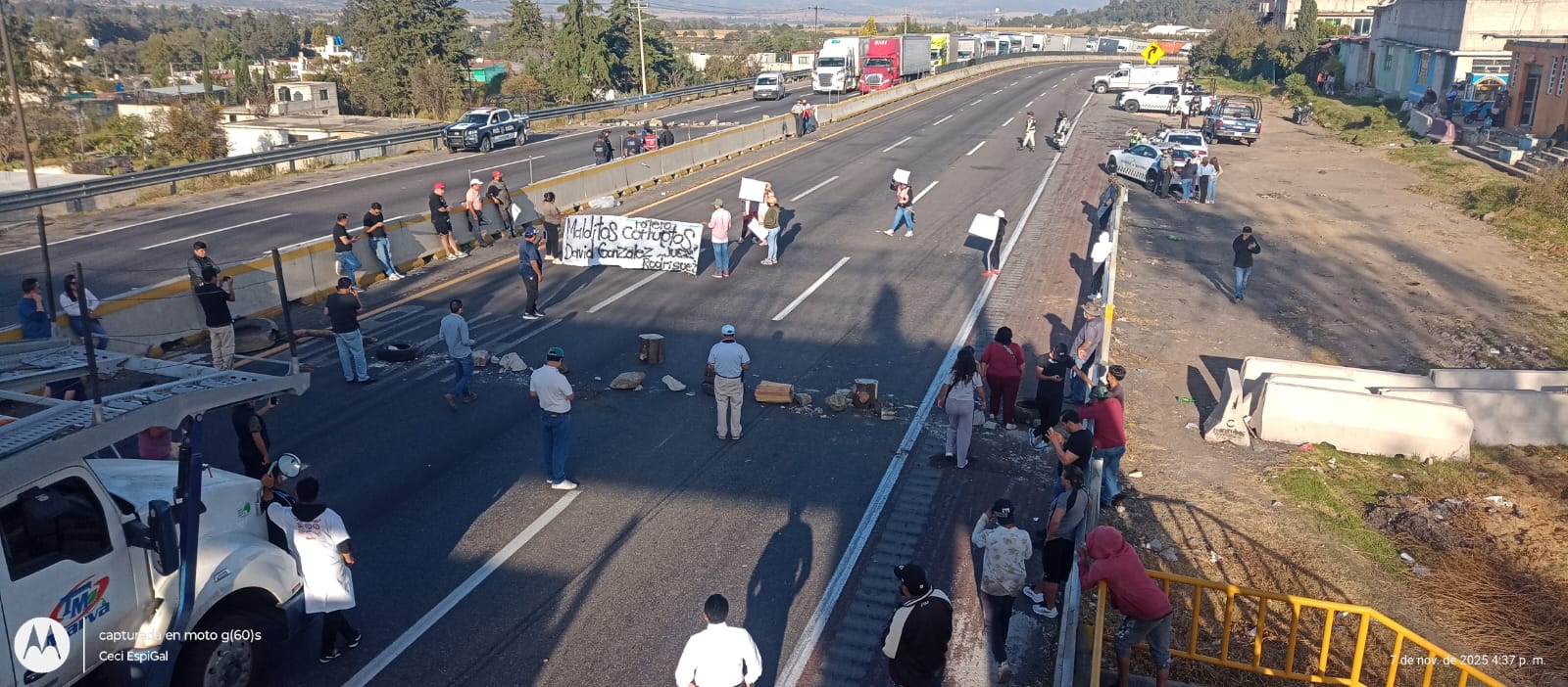 Ejidatarios de Tlahupan cierran la México-Puebla; señalan que el bloque podría ser permanente