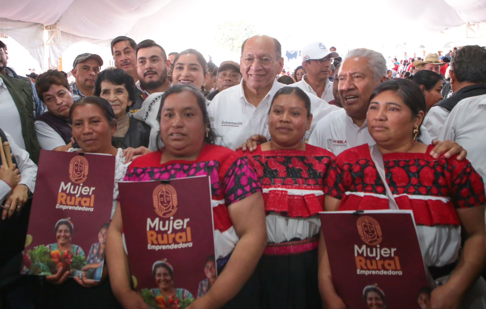 Con inversión de 8 mdp, gobierno estatal reconstruye campo afectado en Huauchinango