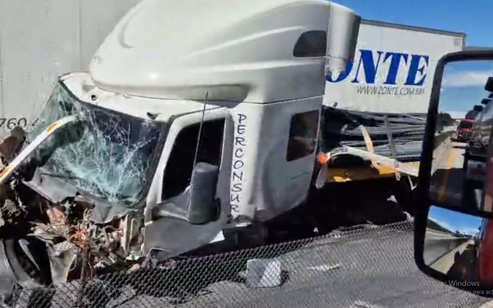Choque de tráileres en el Arco Norte deja un muerto y daños materiales 