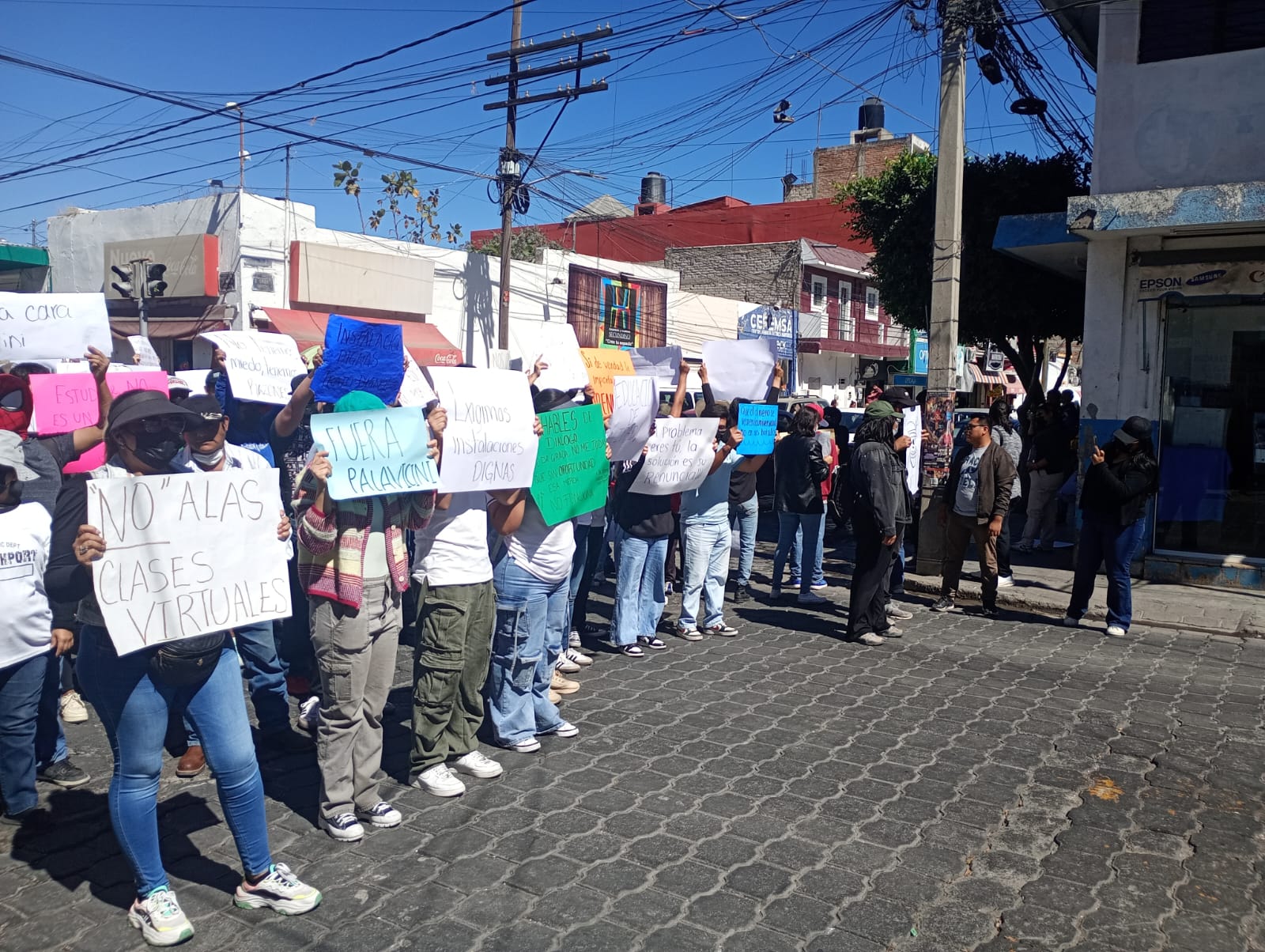 Estudiantes del Tec de Tehuacán anuncian huelga de pagos si el director no renuncia 