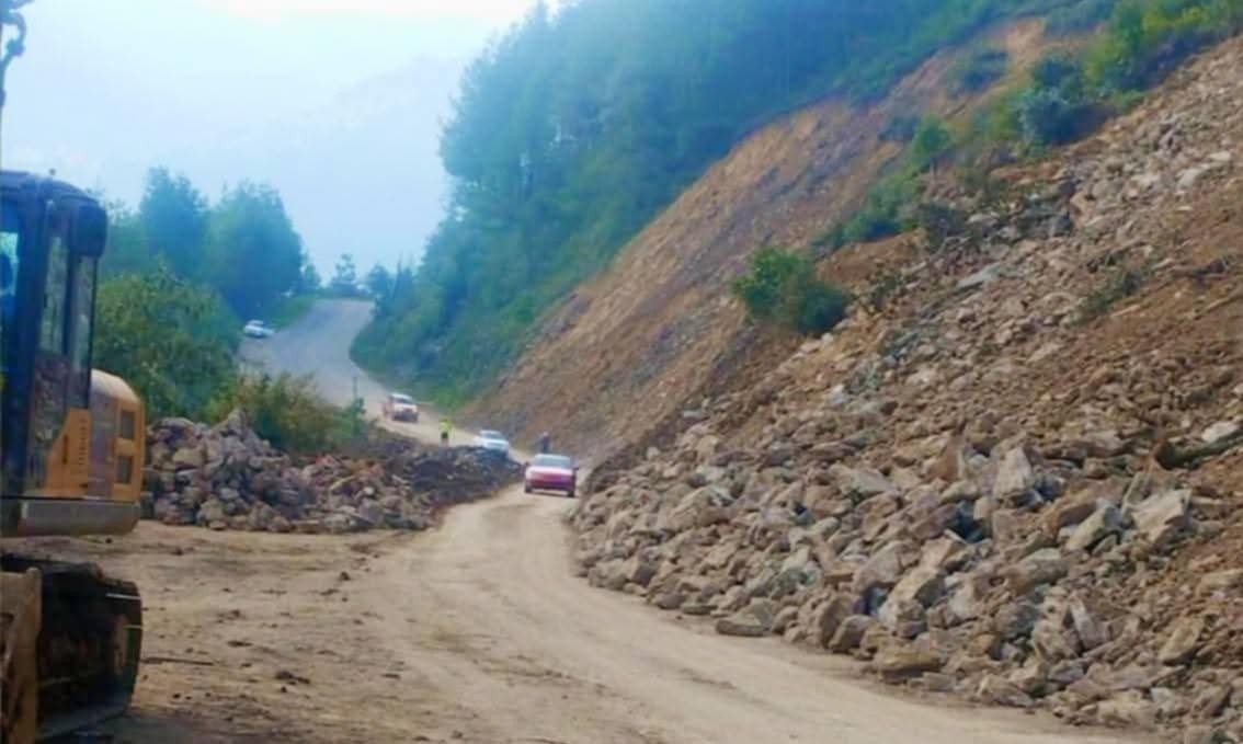 Analizan recortes controlados en el cerro del tramo Chichicapa-Loma Bonita para prevenir deslaves