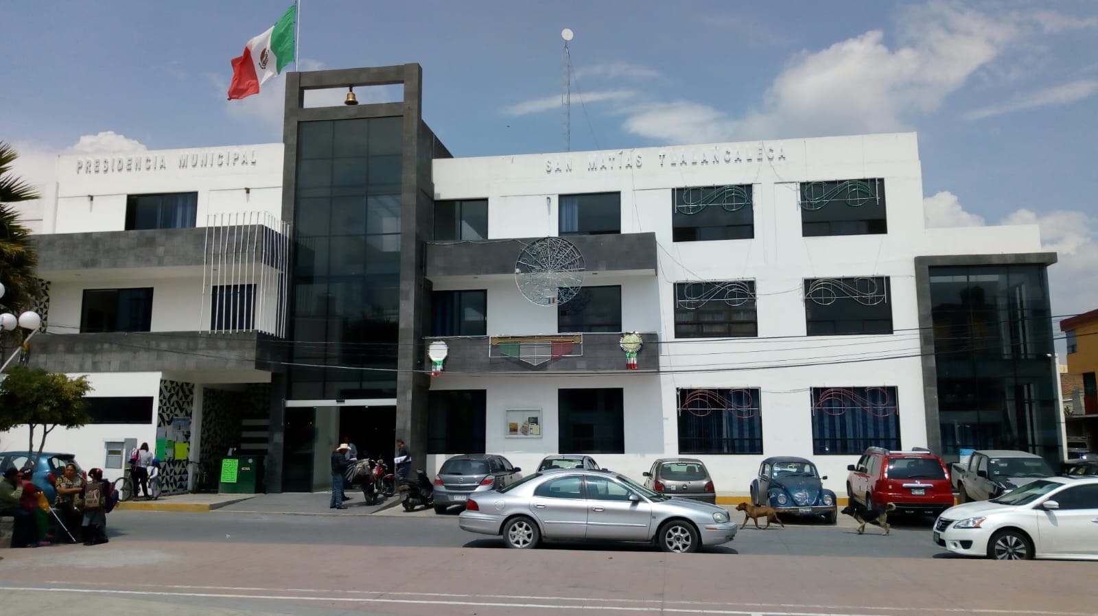 Disparan contra hombre que auxiliaba a víctimas de robo por venta de autos en Facebook en Tlalancaleca
