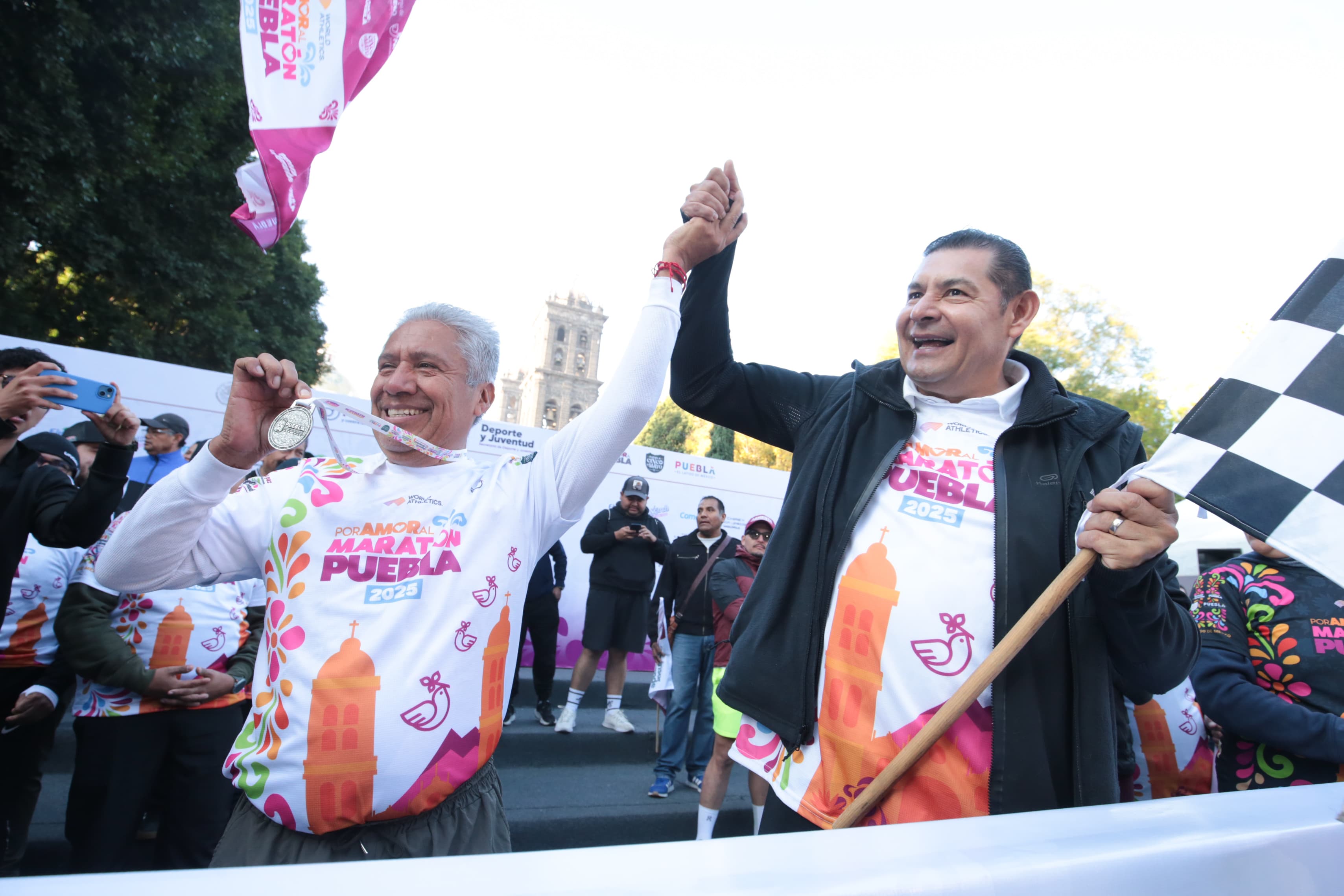 Fiesta deportiva reúne a 20 mil personas en el Maratón de Puebla 2025