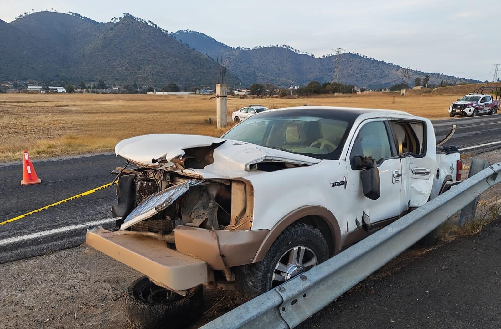 Dejan abandonada camioneta tras accidente en la Teziutlán-Virreyes