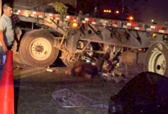 Tráiler arrolla y mata a masculino en la Izúcar-Cuautla 