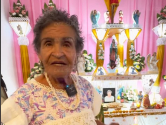En Huaquechula mujer goza de su ofrenda monumental en vida