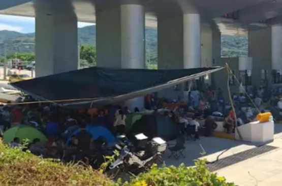 Maestros de la Sección 22 mantienen bloqueos y afectan actividad comercial en Oaxaca