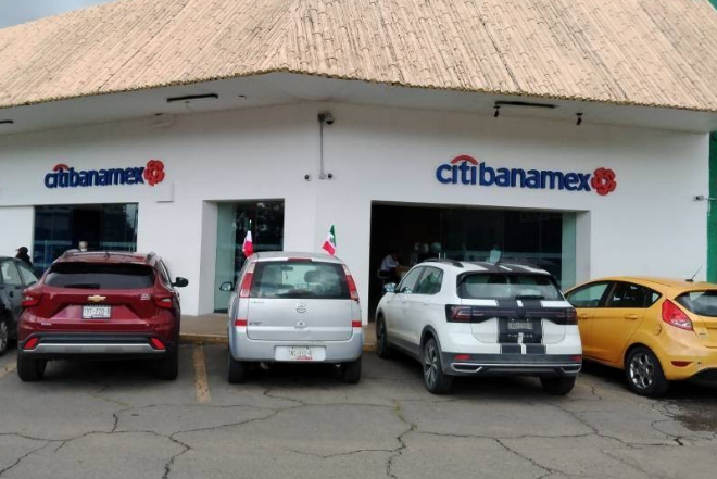 Roban a cuentahabiente de Banamex casi 400 mil pesos en Plaza San Pedro