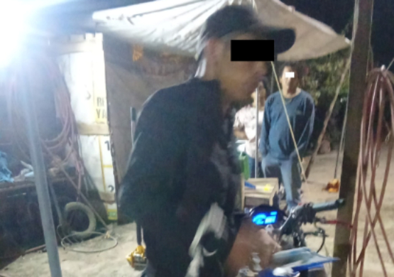 Presunto ladrón de motos se salva de ser linchado tras ser rescatado por la policía de Tehuacán