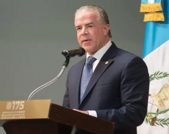 FGR obtiene orden de captura contra copropietario de Miss Universo