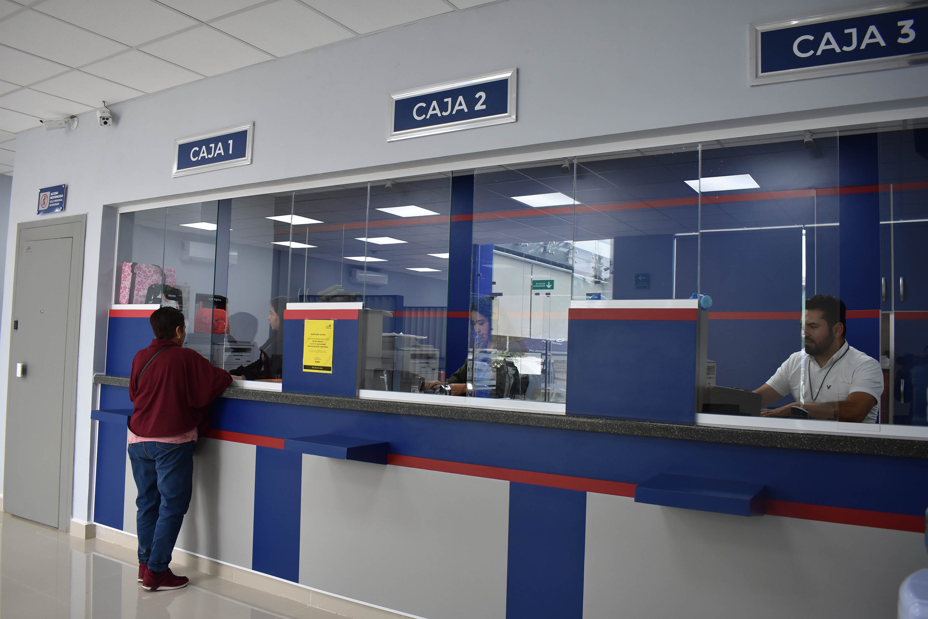 Migrantes y refugiados sin acceso a servicios bancarios en México 