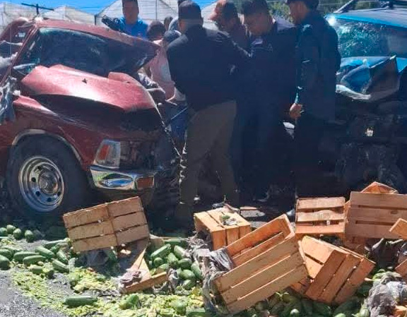 Choque entre dos unidades en Ixcaquixtla deja daños materiales y heridos 