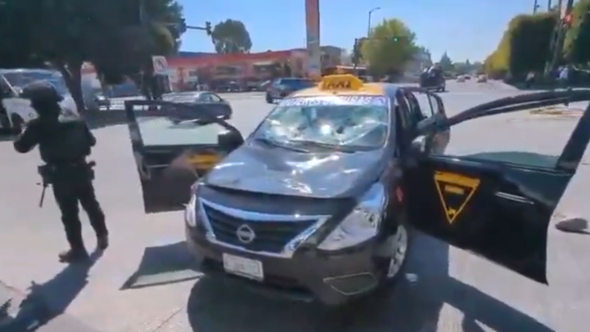 Conflicto vial en el Bulevar Norte termina con taxista sufriendo brutal golpiza 