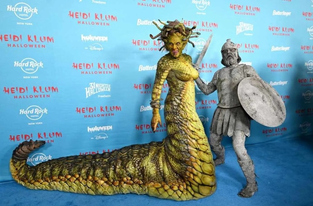Heidi Klum conserva el título de la Reina del Halloween, esta vez se transformó en Medusa 
