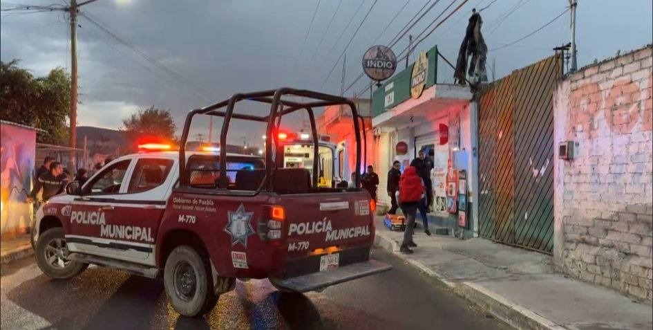 Balean a un hombre al interior de una miscelánea en Tehuacán