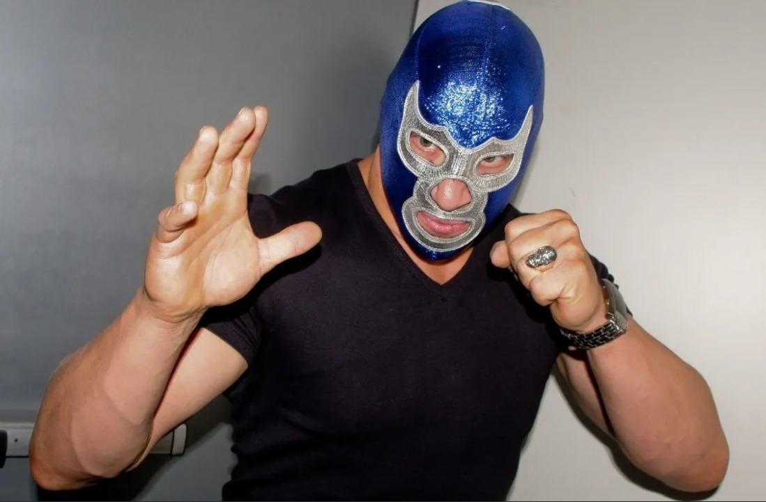 Tras accidente automovilístico y ser hospitalizado de emergencia, Blue Demon Jr., sale de terapia intensiva 