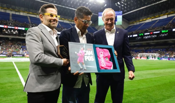 Federación Mexicana de Futbol reconoce la trayectoria de Jorge Campos 
