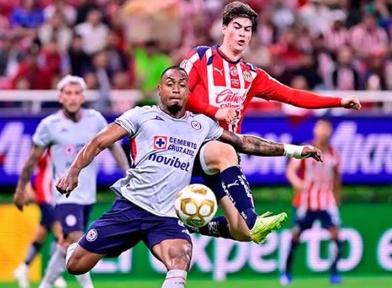 Cruz Azul y Chivas empatan en Cuartos de Final del Apertura 2025