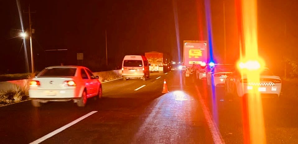 Frustran mega robo de tractocamión cargado de azúcar en carretera Atlixco–Izúcar