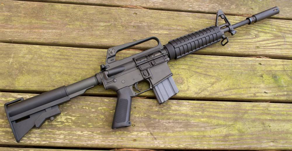 Roban vehículo de policía ministerial en Amozoc; llevaba armas de cargo