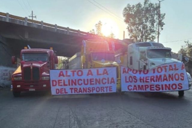 Bloqueos en autopistas y aduanas continúan; Segob pide regresar a la mesa de diálogo