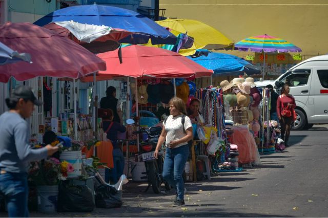 Centro Histórico de Puebla enfrenta caos vial por aumento de comercio informal