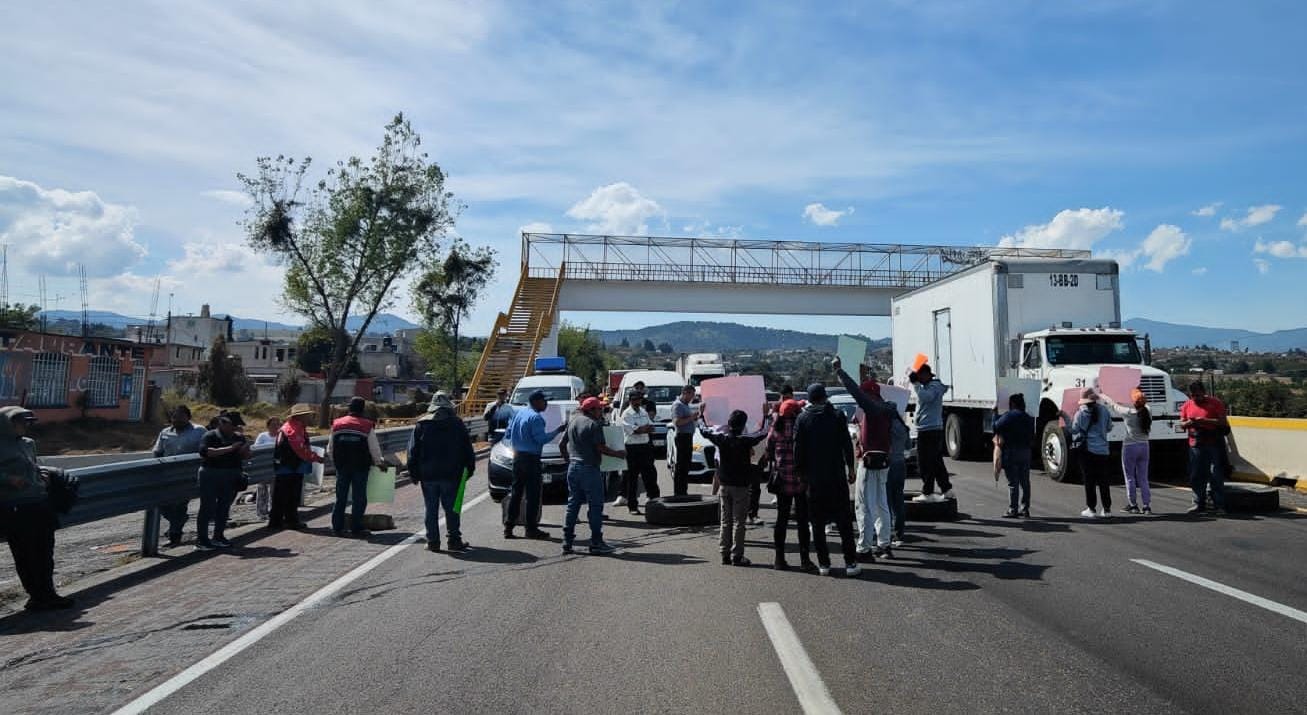 Vecinos de Tlahuapan cierran brevemente la México-Puebla