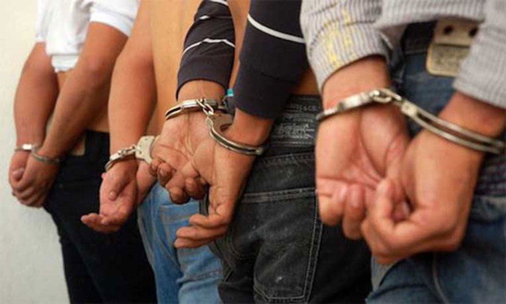 Jóvenes bromistas detenidos por abandonar un supuesto cuerpo en la vía pública en Hidalgo