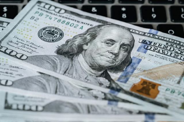 Revisa el precio del dólar al cierre del año