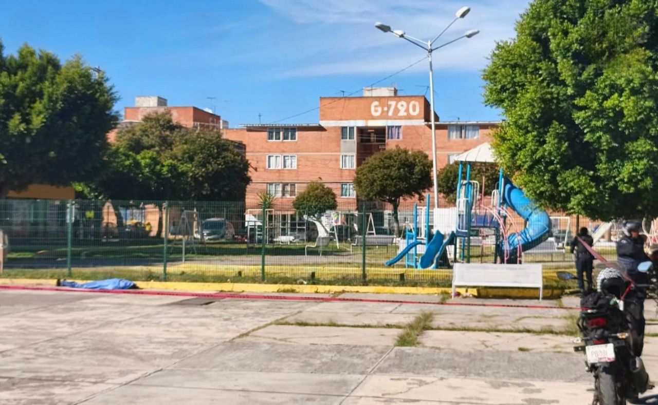 Hallan cuerpo de hombre en vía pública en Unidad Habitacional San Bartolo 
