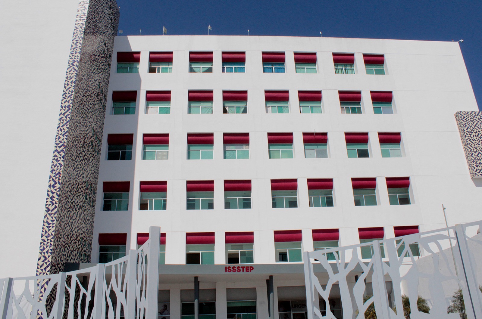 ISSSTEP aclara situación de instructores del Centro de Bienestar tras protesta en el Zócalo