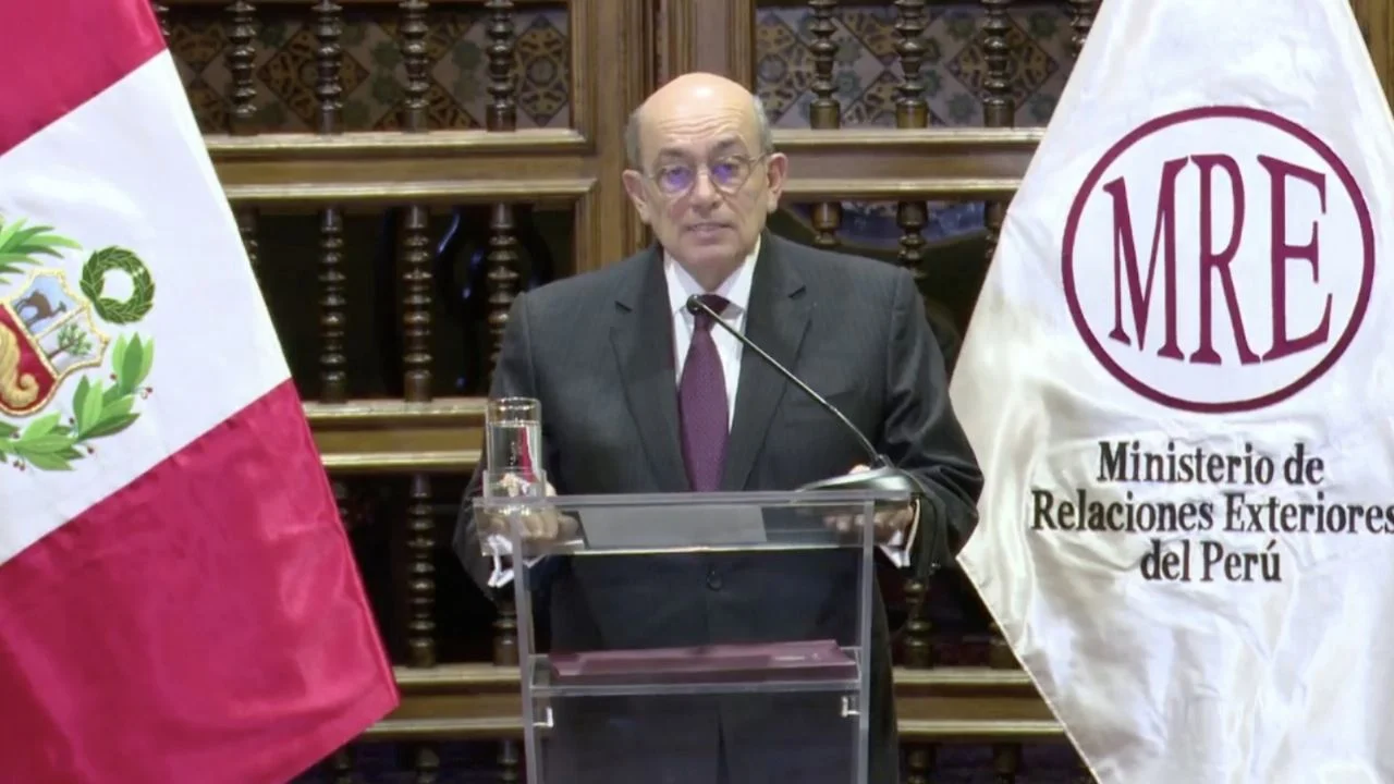 Perú rompe relaciones diplomáticas con México por asilo a Betssy Chávez