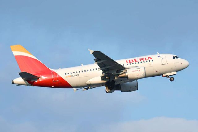 Iberia y otras aerolíneas cancelan vuelos a Venezuela por riesgo aéreo