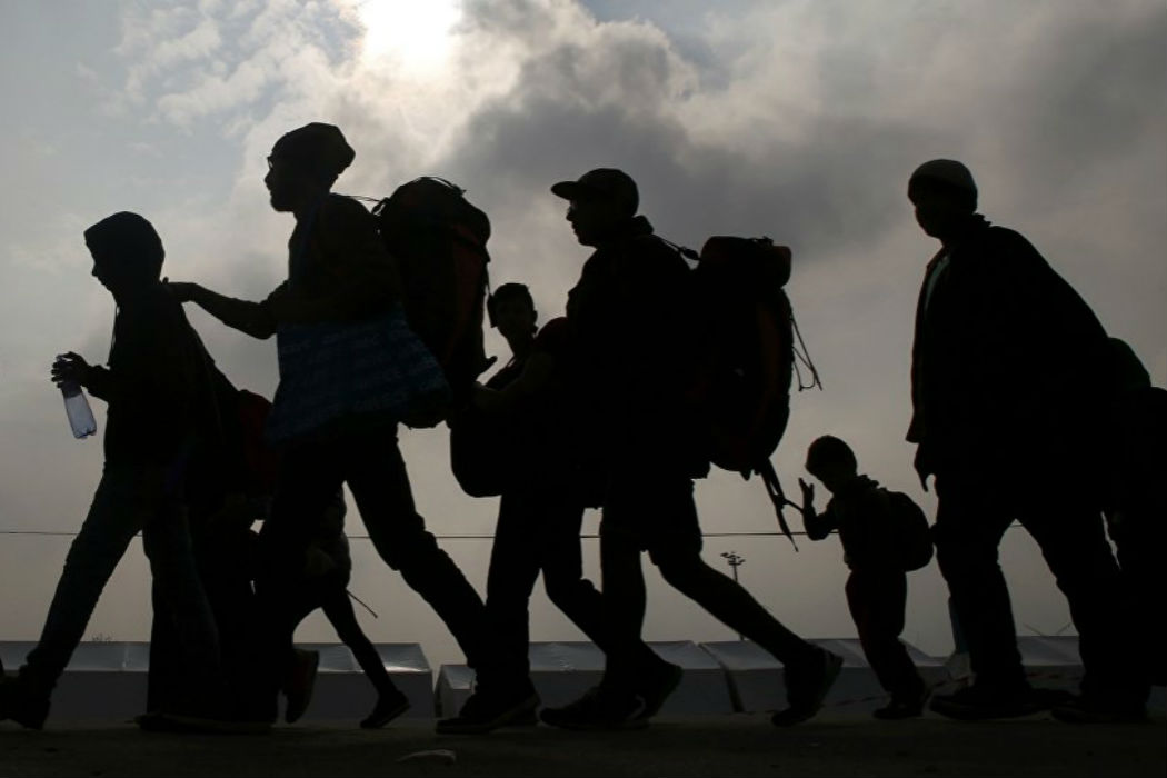 Disminuyen las detenciones de migrantes en Estados Unidos y México 