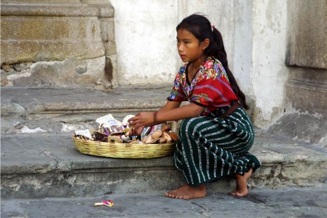 Niña indígena enfrenta barrera lingüística al intentar denunciar agresión en Huauchinango