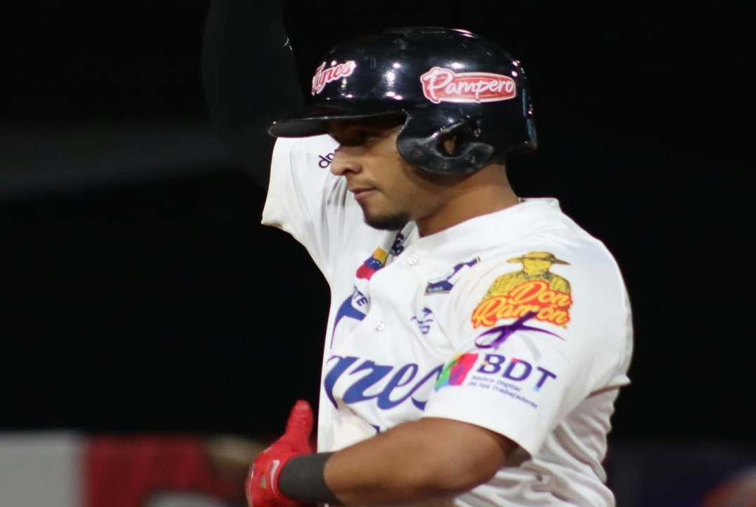 Lorenzo Cedrola brilla, aunque Aragua cayó ante Caracas