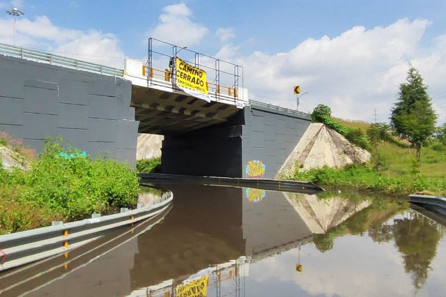 Cierran retorno del Periférico Ecológico hacia VW por reparación de drenaje