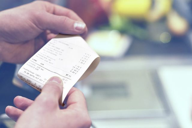 Cómo proteger tus datos y evitar fraudes por tickets de compra desechados