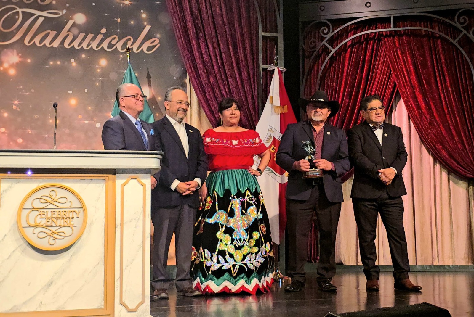 El mixteco Roberto Bravo obtuvo el premio Tlahuicole 2025