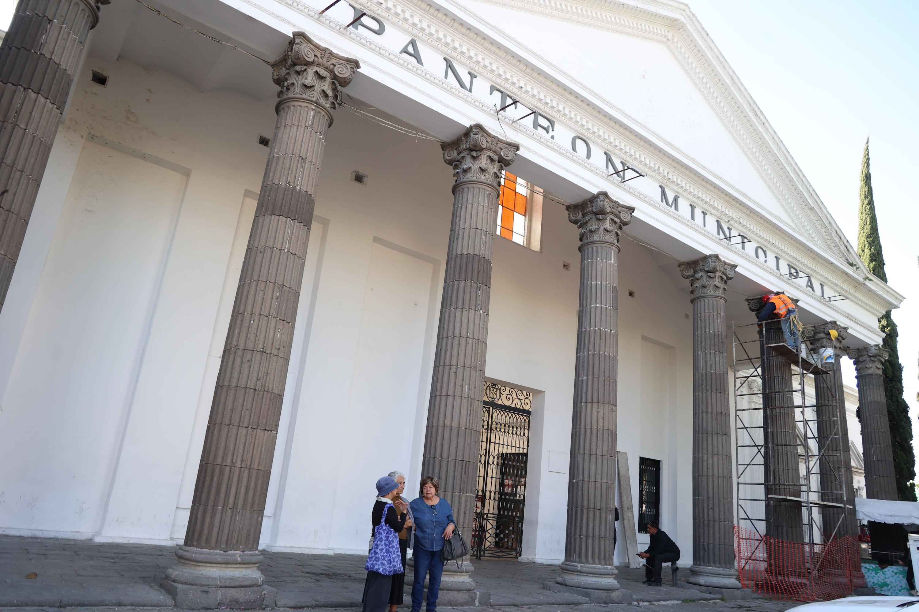 Ayuntamiento de Puebla realiza mantenimiento al Panteón Municipal