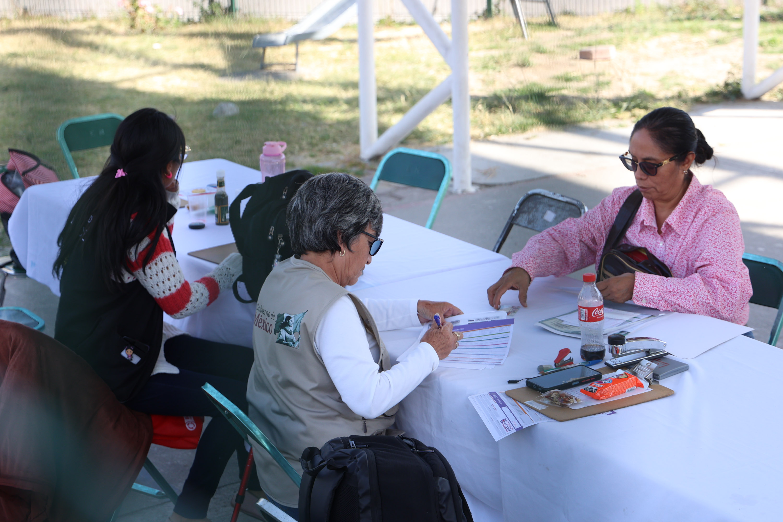 Personas acuden en Puebla a realizar su registro al Programa de Bienestar