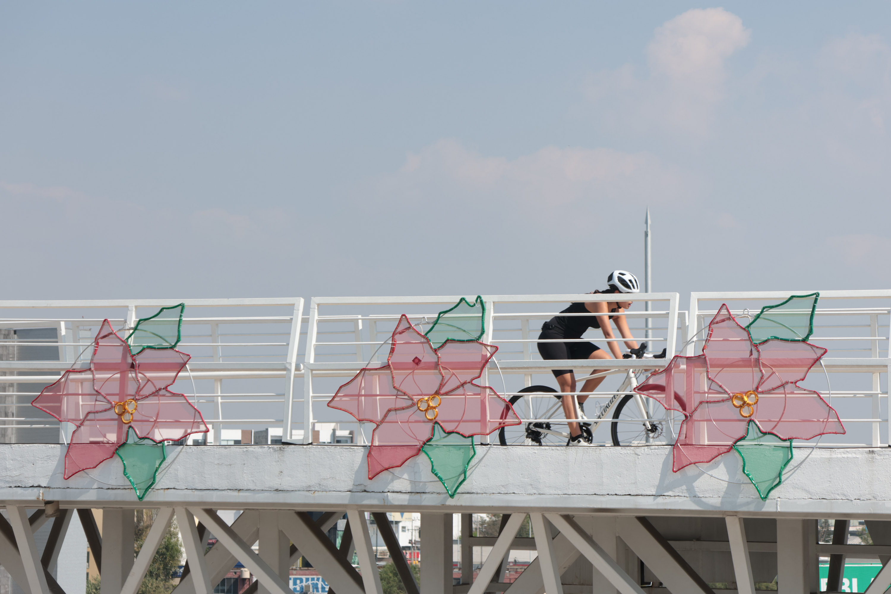 Nueva luminaria navideña en la Vía Atlixcáyotl